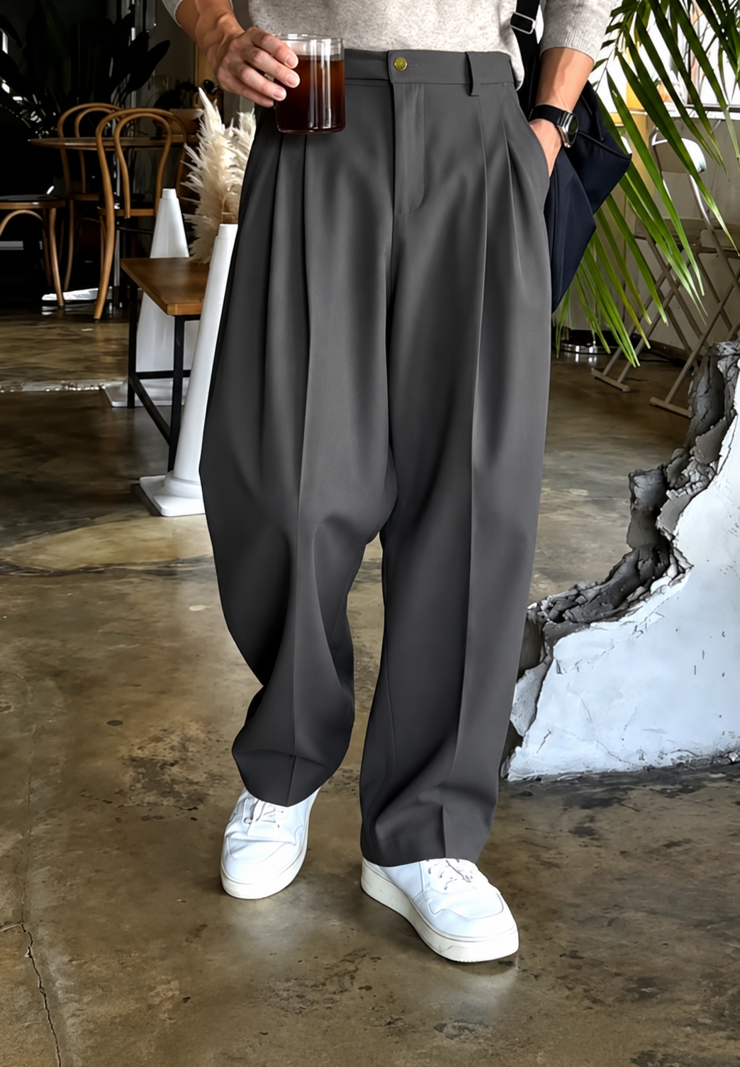 Pantalon large à doubles pinces « clean fit » — visuel retouché par IA à partir de la photo fournisseur