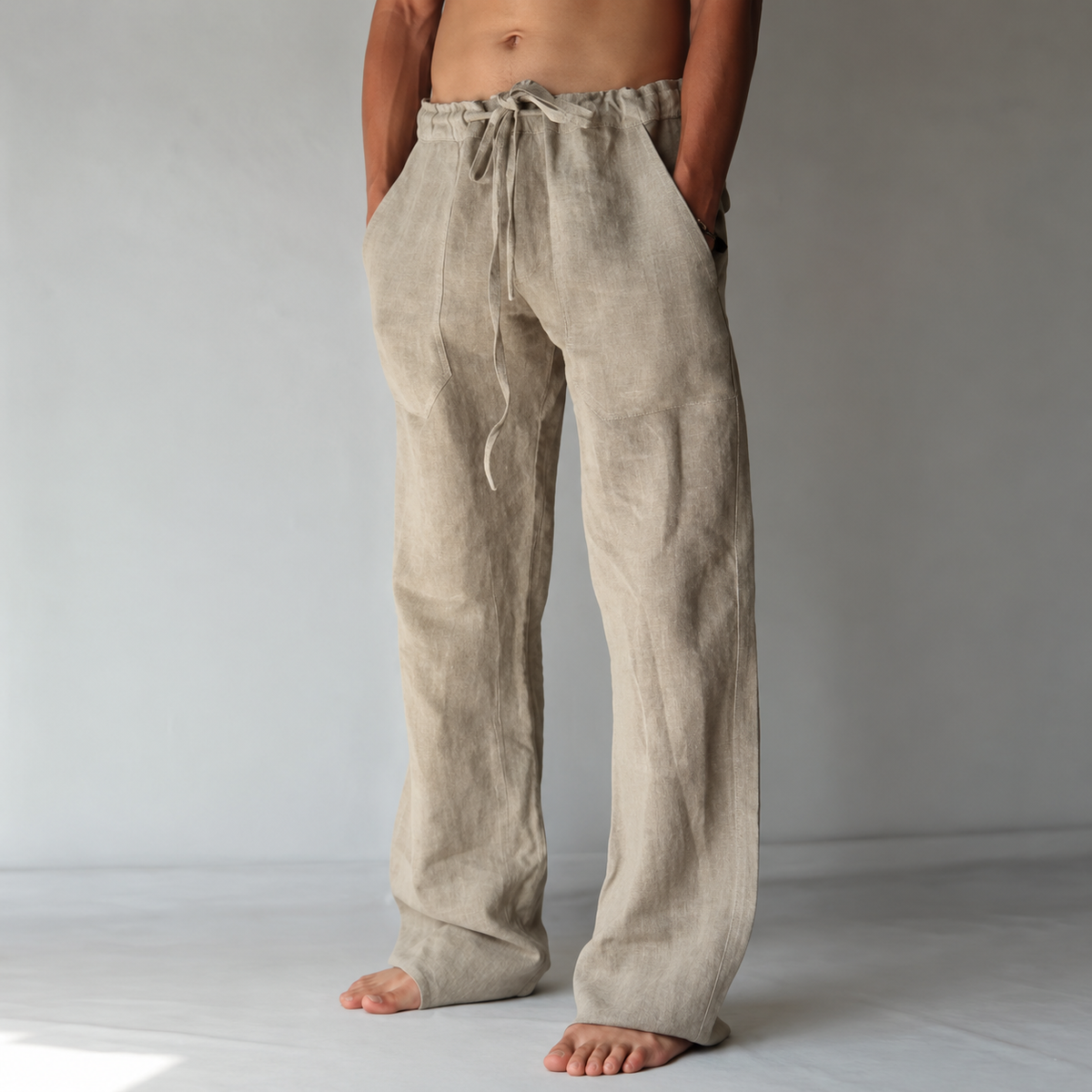 Pantalon ample décontracté — visuel retouché par IA à partir de la photo fournisseur