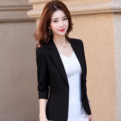 Blazer court léger femme — visuel retouché par IA à partir de la photo fournisseur