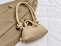 Mini-sac beige à anses nouées