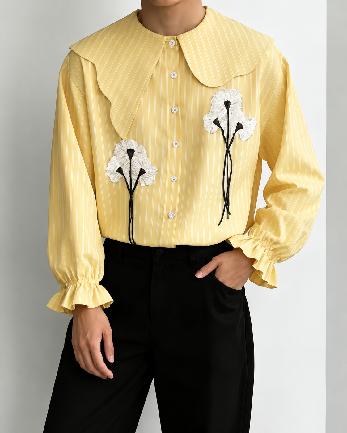 Chemise jaune rayée à fleurs et col arrondi