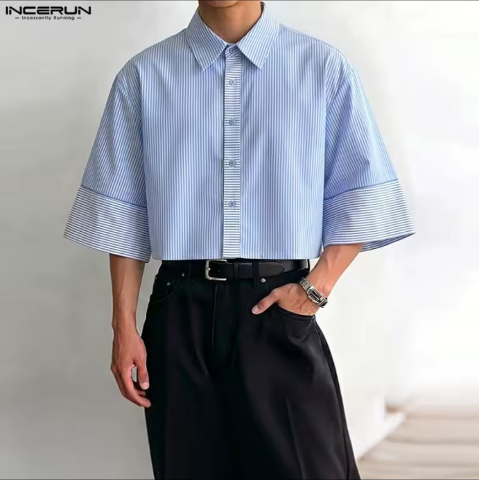 Chemise courte rayée à larges revers de manches
