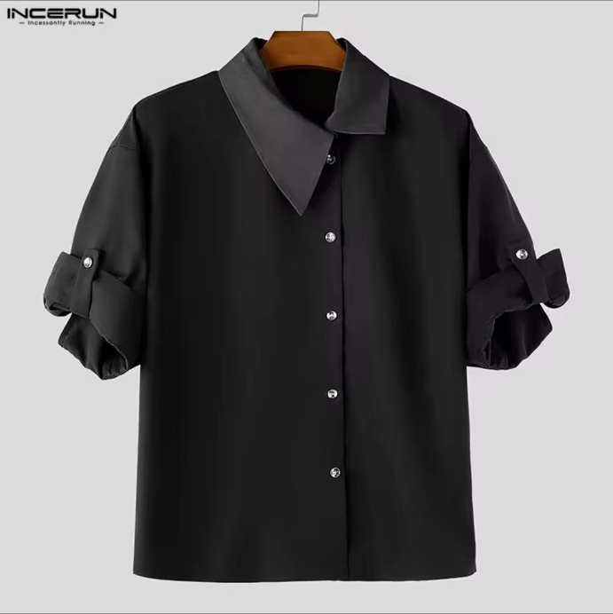 Chemise noire à col asymétrique