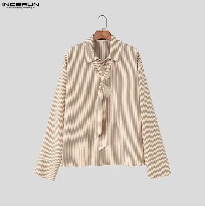 Chemise rayée à col noué et deux fleurs