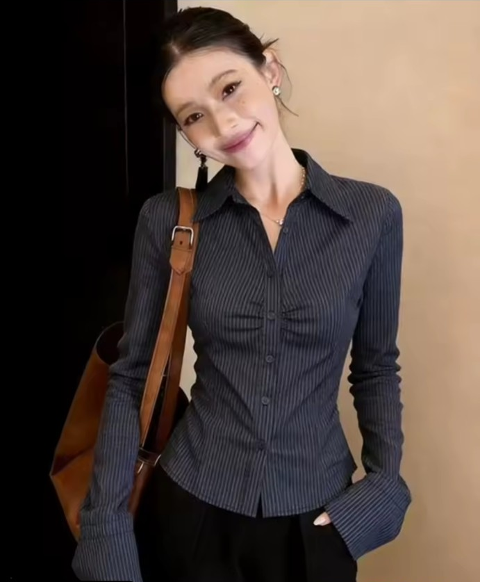 Chemise femme à rayures bleu marine